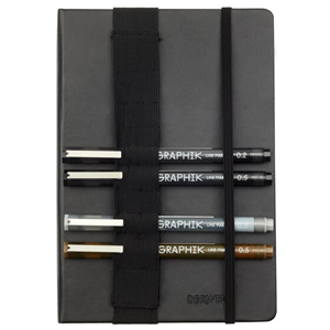 CONFEZIONE BULLET JOURNAL DERWENT CON BLOCCO PUNTINATO A5 (CM 14.8 X 21), 4 PENNE GRAPHIK LINE MAKER, 1 ELASTICO PER PENNE