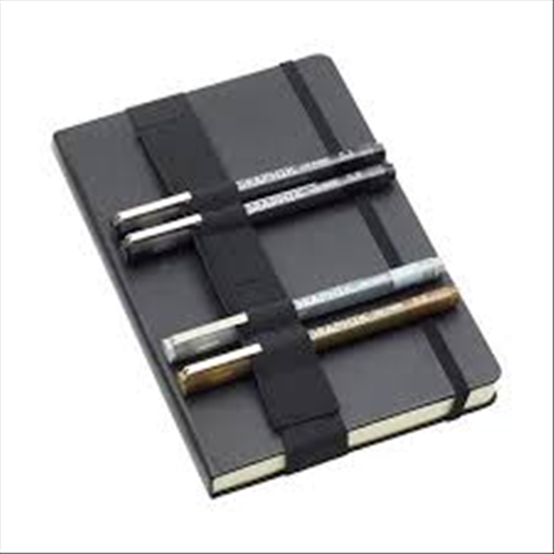 CONFEZIONE SKETCHING JOURNAL DERWENT CON BLOCCO A5 (CM 14.8 X 21), 4 PENNE GRAPHIK LINE MAKER, 1 ELASTICO PER PENNE