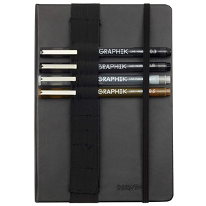 CONFEZIONE SKETCHING JOURNAL DERWENT CON BLOCCO A5 (CM 14.8 X 21), 4 PENNE GRAPHIK LINE MAKER, 1 ELASTICO PER PENNE